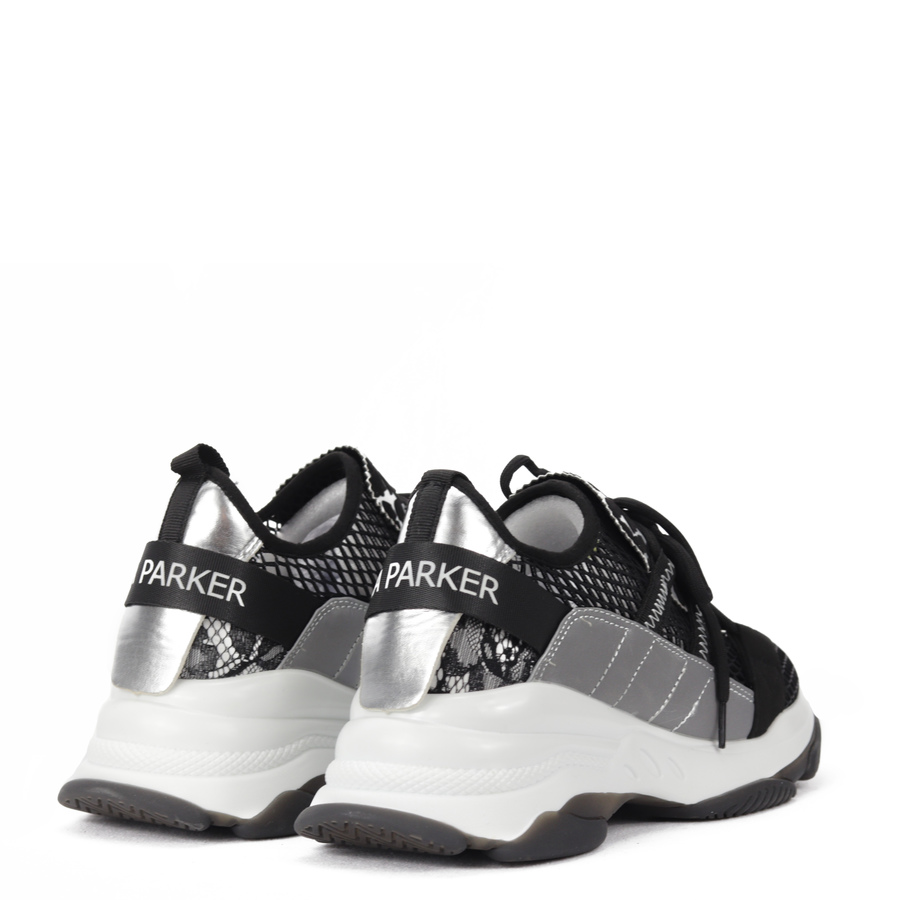 SNEAKERSY UMA PARKER