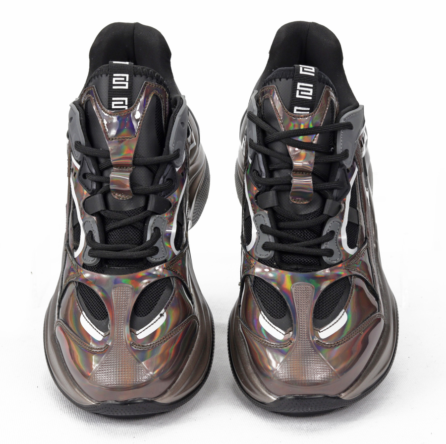 SNEAKERSY UMA PARKER