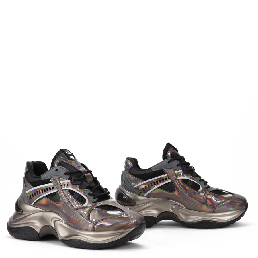 SNEAKERSY UMA PARKER