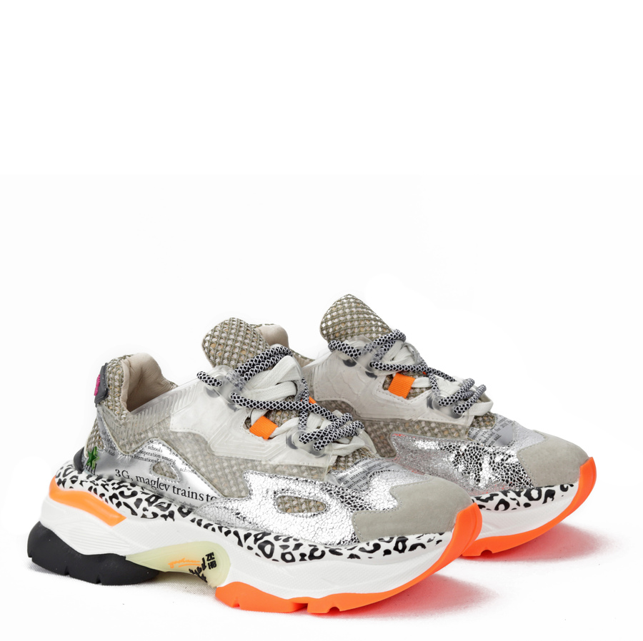 SNEAKERSY UMA PARKER