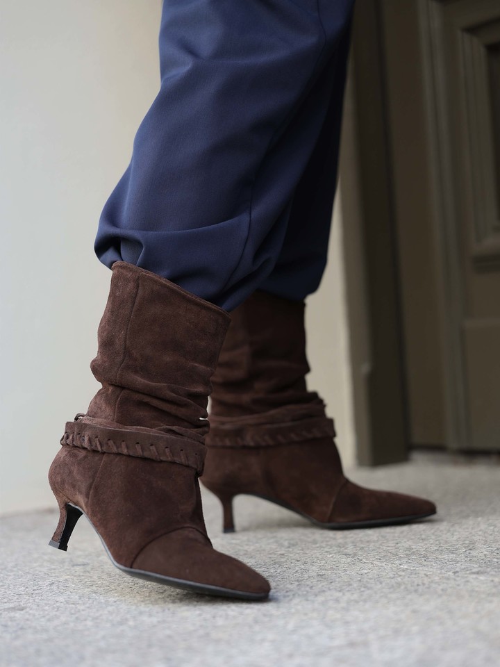 BRĄZOWE BOTKI NA NISKIM OBCASIE HEGO'S MILANO