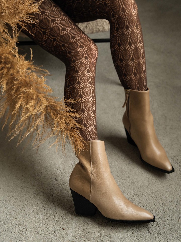 BEŻOWE KOWBOJKI NA ŚREDNIM HEGO'S MILANO