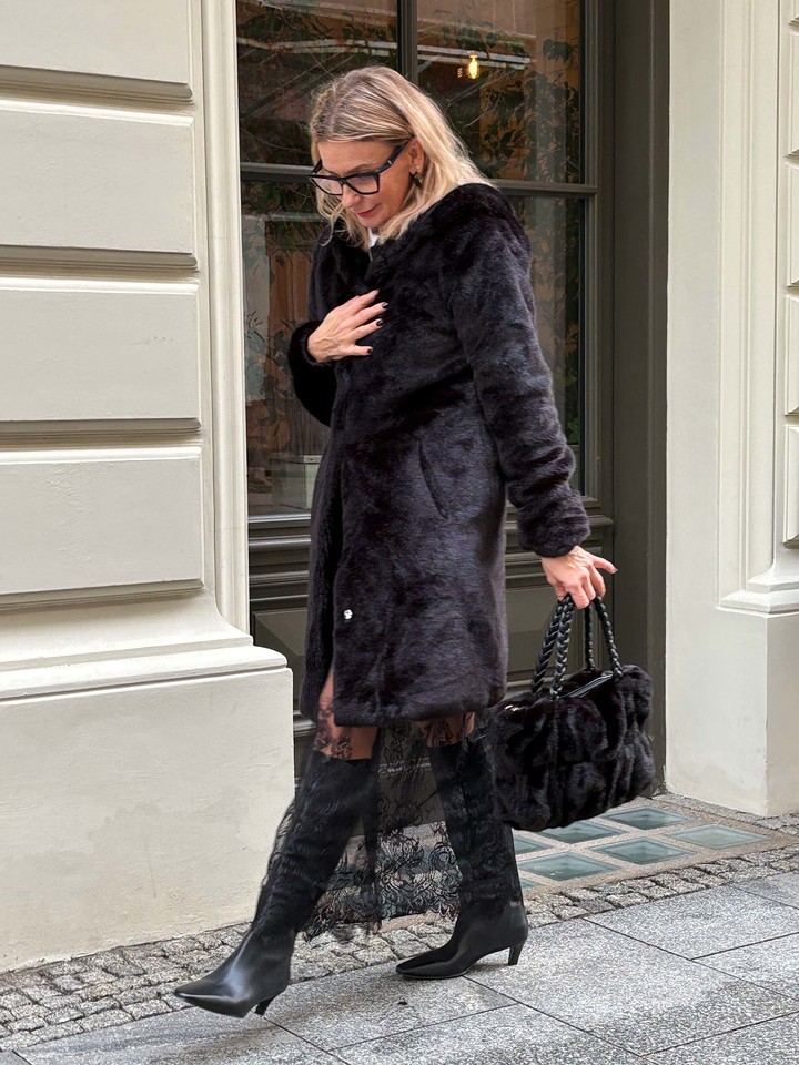 CZARNE KOZAKI NA NISKIM OBCASIE HEGO'S MILANO