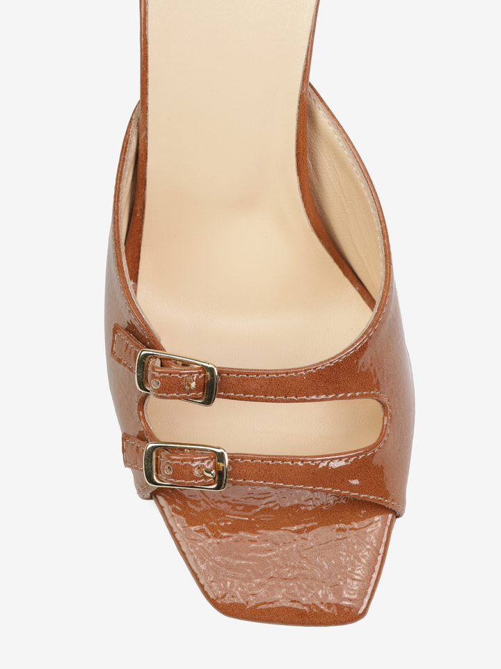 LAKIEROWANE KLAPKI HEGO'S Milano