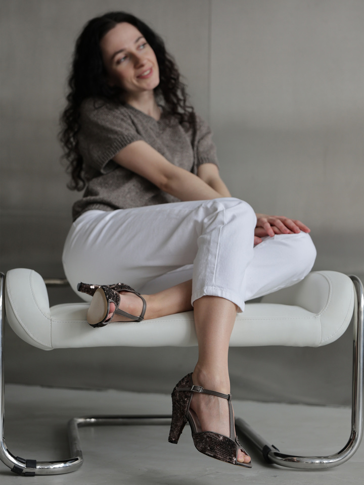 CZÓŁENKA LAKIEROWANE Z ODKRYTYMI PALCAMI HEGO'S Milano